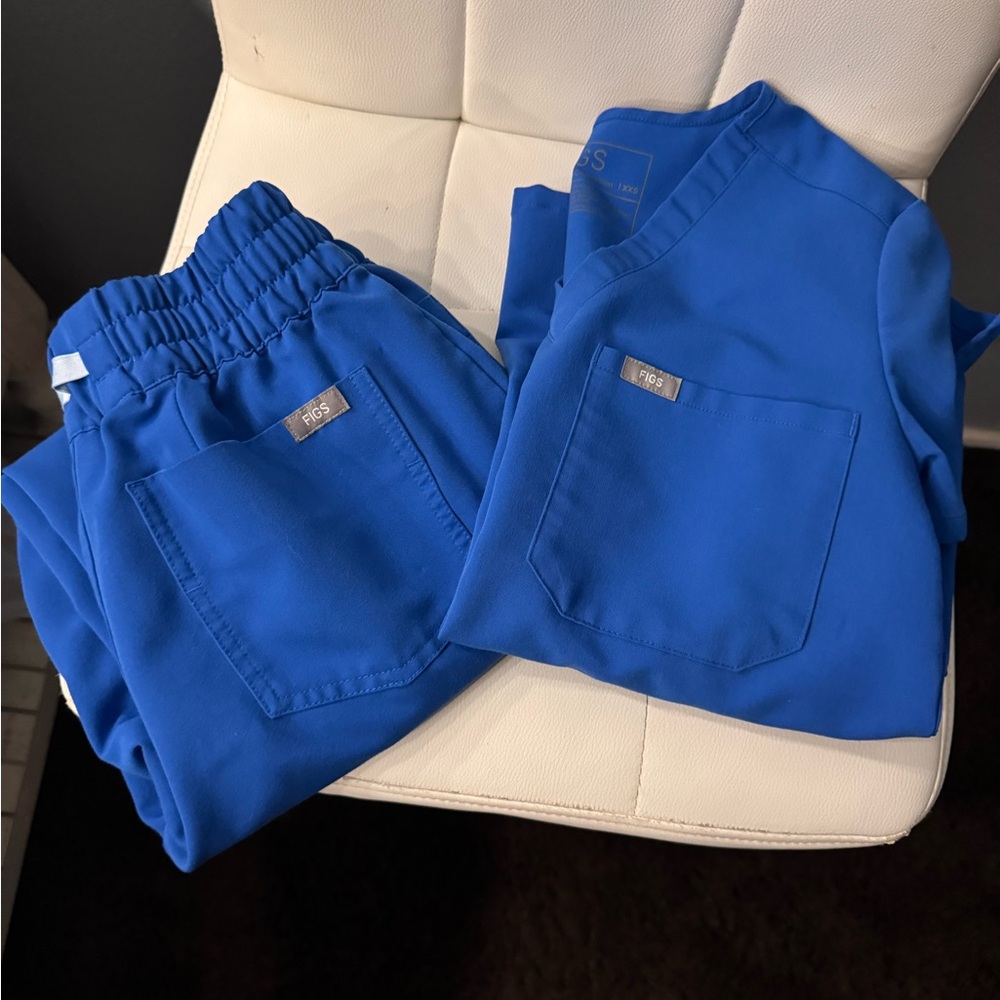 FIGS: Women’s scrubs (set)